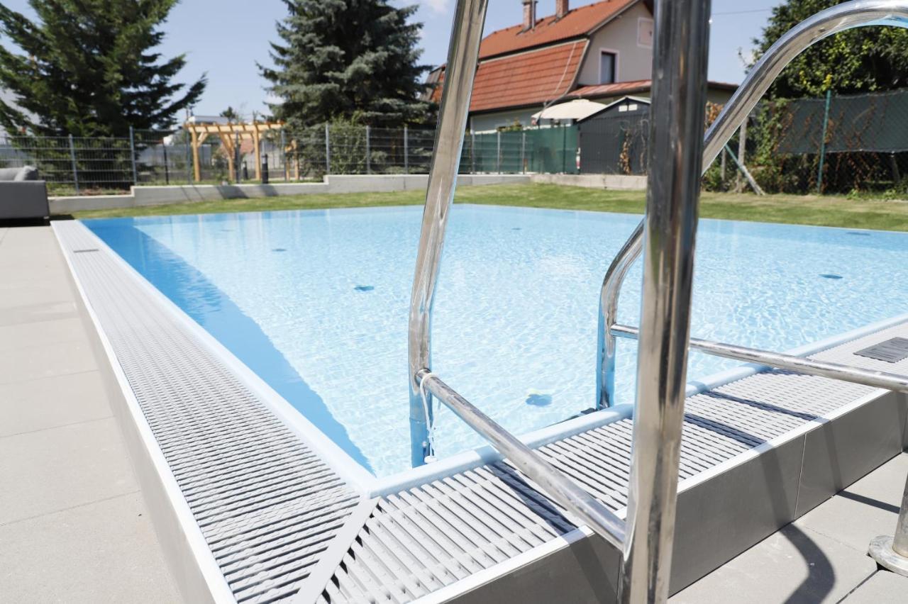 וינה Balcony/Pool/Free Parking Garage Studio מראה חיצוני תמונה